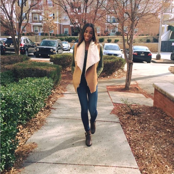 Shearling vest - Picture 3 of 3